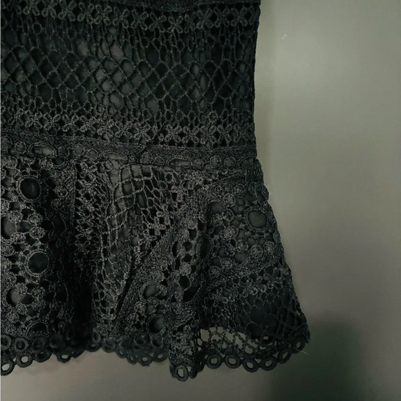 cupcakes & cashmere Black Sleeveless Peplum Blouse - Picture 7 of 8